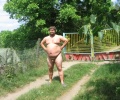 pořád nahý